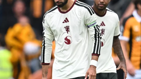 Man United in Crisis as Fernandes and Carrick Clash