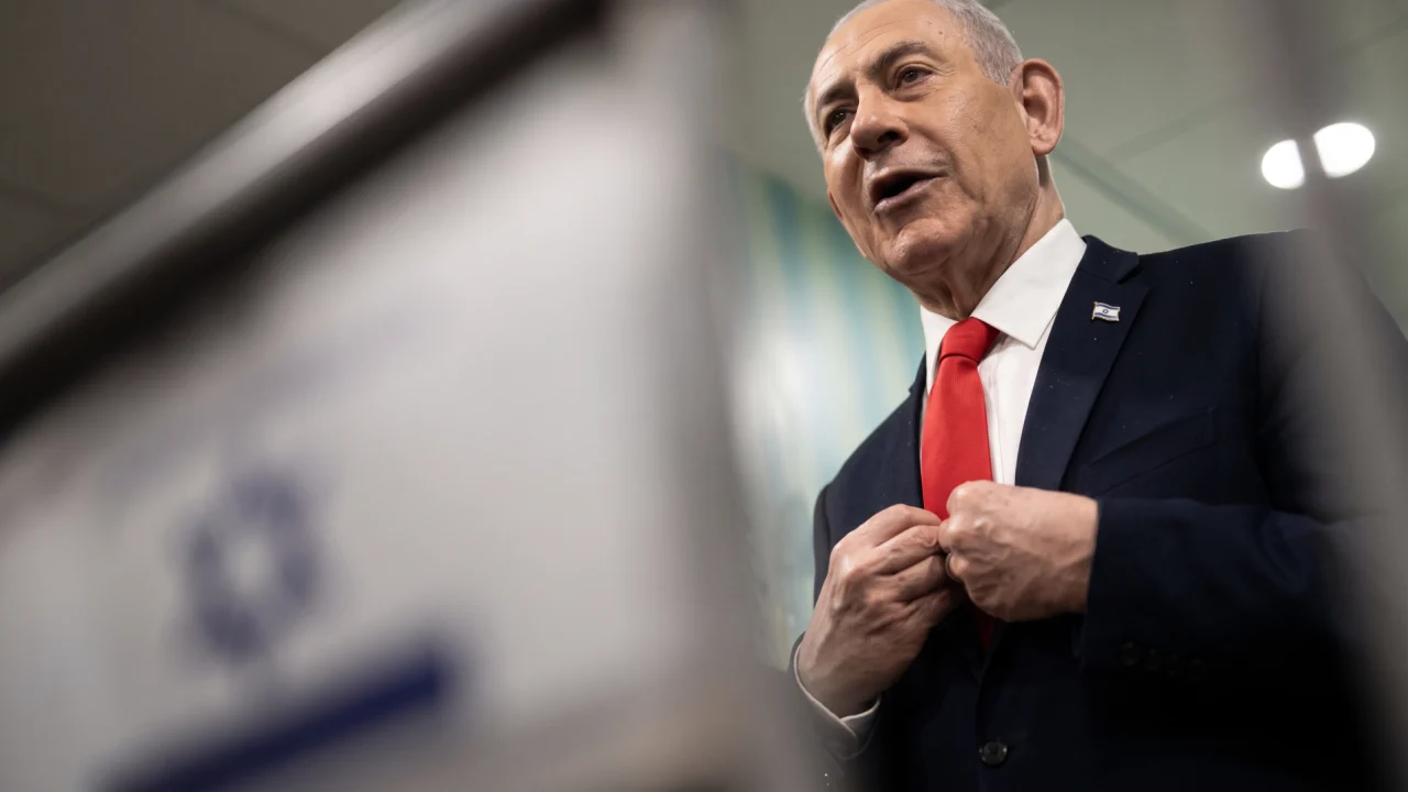 Split portrait showing Israeli Prime Minister Benjamin Netanyahu and opposition leader Gadi Eisenkot following election deadlock